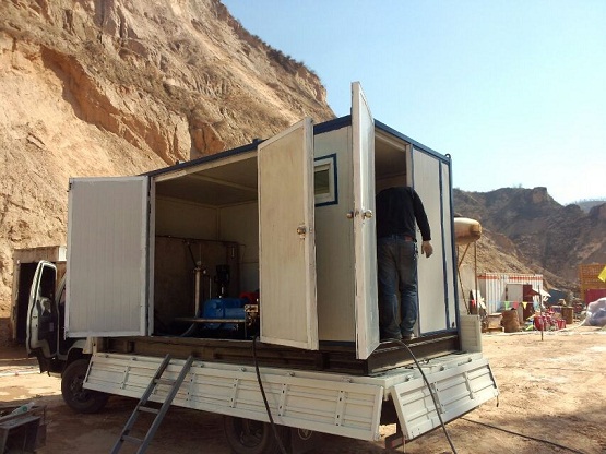 �������